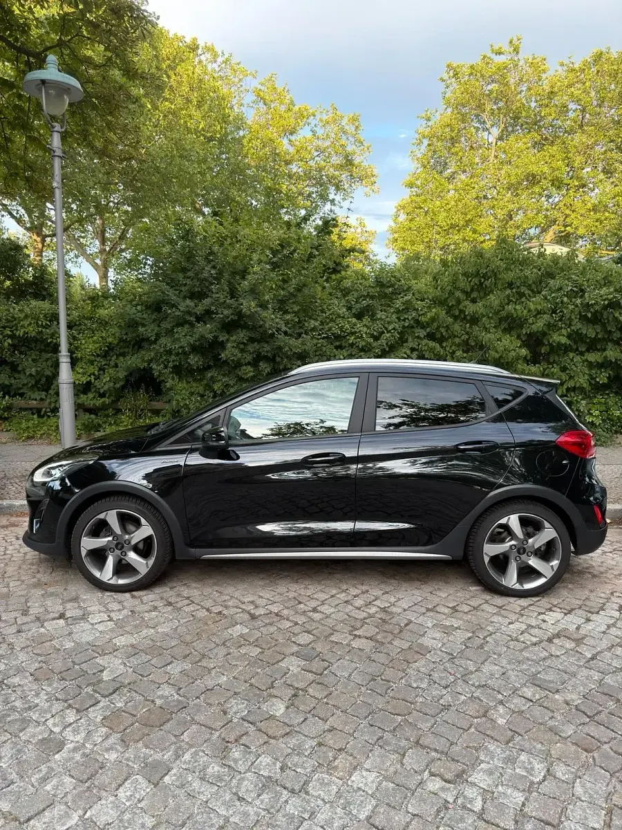 Gebraucht Ford Fiesta Active 140 PS (102 kW) 2018 Schwarz Kleinwagen