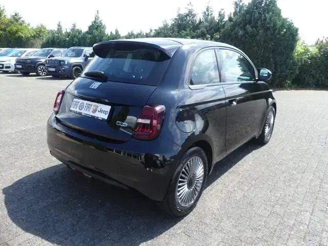 Second-hand Fiat 500e Icon 69 kW (95 CP) 2023 Negru Berlinǎ