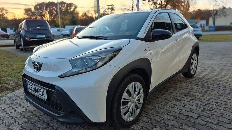 Weiß Gebraucht 2024 Toyota Aygo X SUV | 13.990 € (Guter Preis) - Bild 1/4