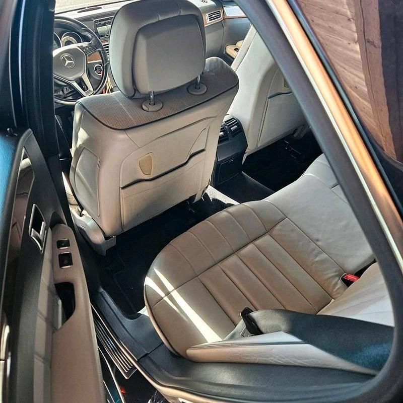 Second-hand Mercedes E220 170 CP (125 kW) 2013 Albastru Berlinǎ