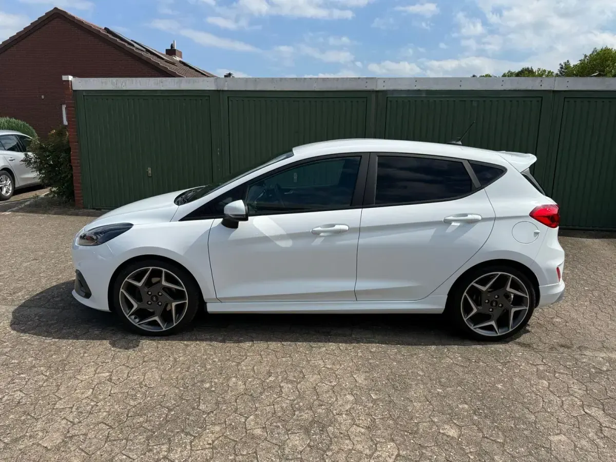 Gebraucht Ford Fiesta Performance Edition 200 PS (147 kW) 2018 Weiß Kleinwagen