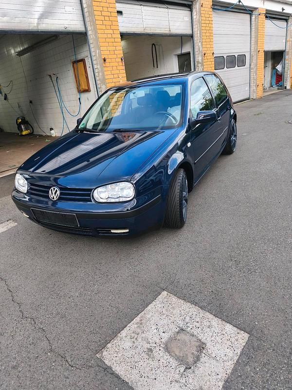 Blau Gebraucht 2001 VW Golf IV Kleinwagen | 1.800 € (Fairer Preis) - Bild 1/4