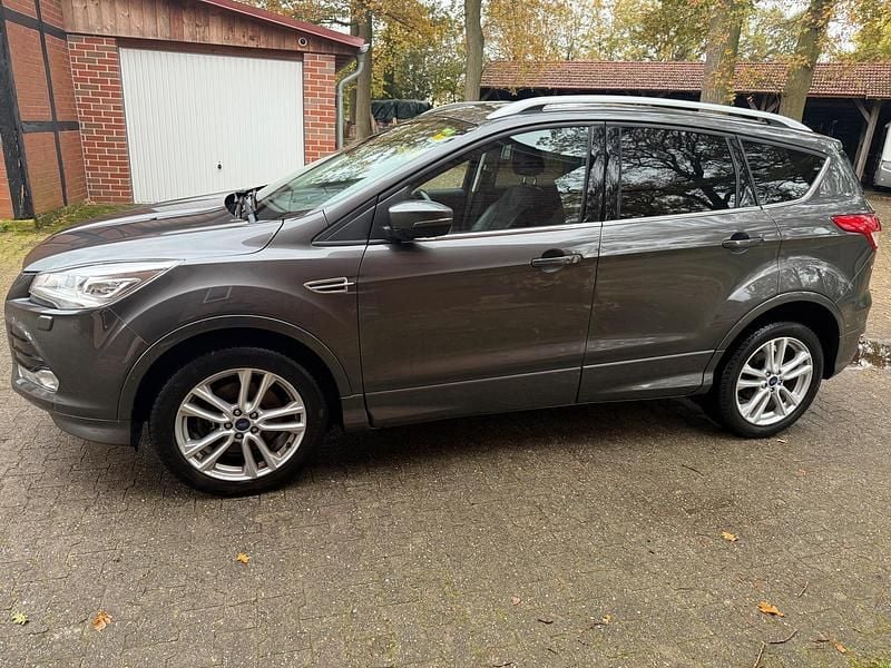 Gebraucht Ford Kuga Individual 180 PS (132 kW) 2016 Grau SUV