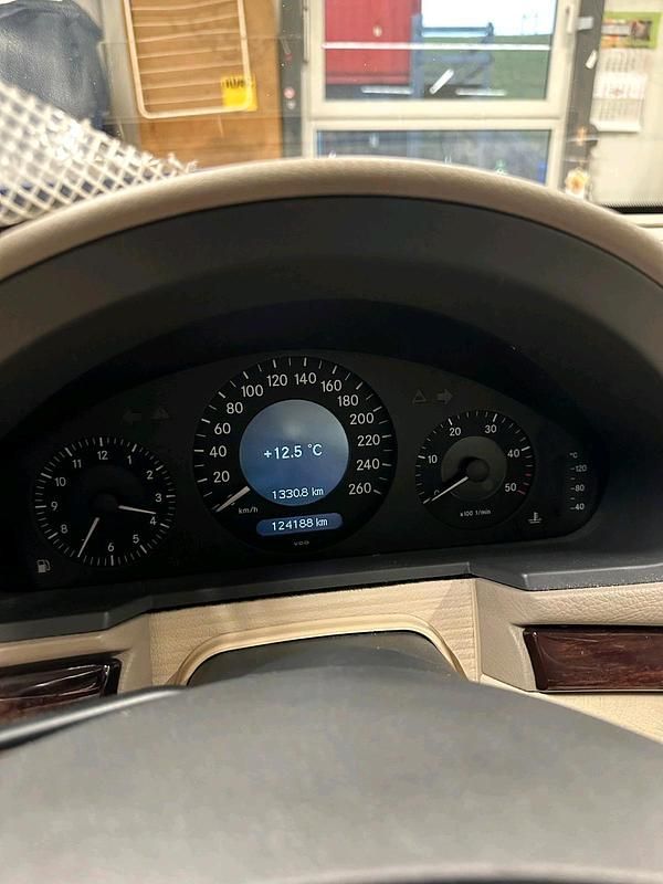 Schwarz Gebraucht 2002 Mercedes 220 Limousine | 5.000 € - Bild 1/4