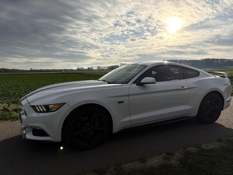 Gebraucht Ford Mustang Fastback 316 PS (232 kW) 2015 Weiß Coupé
