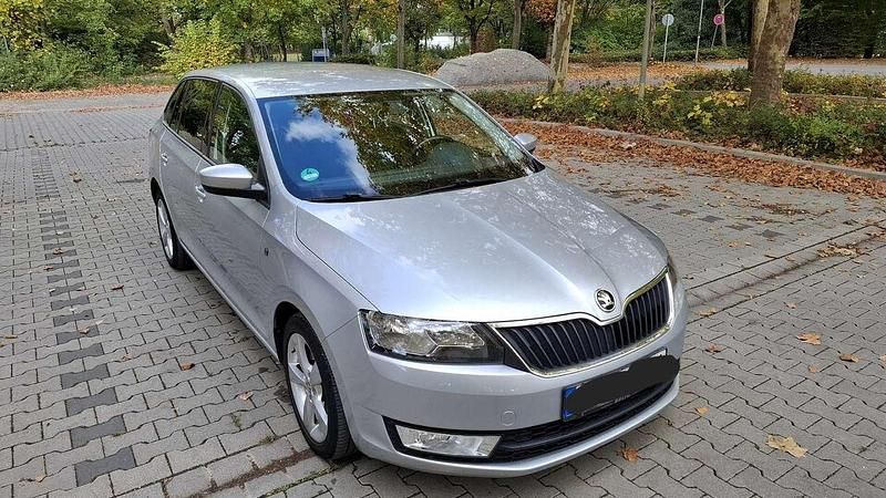 Silber Gebraucht 2015 Skoda Rapid Drive Kombi | 9.600 € (Fairer Preis) - Bild 1/4