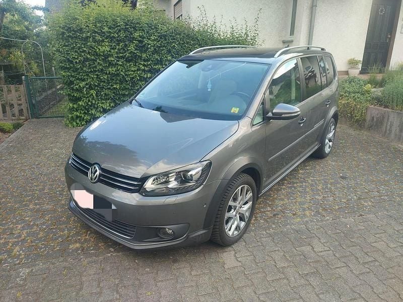 Grau Gebraucht 2015 VW Touran Cross Van / Kleinbus | 10.990 € (Guter Preis) - Bild 1/4