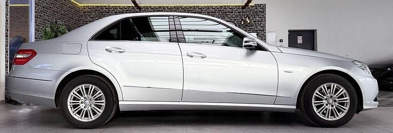 Gebraucht Mercedes E220 170 PS (125 kW) 2009 Silber Limousine