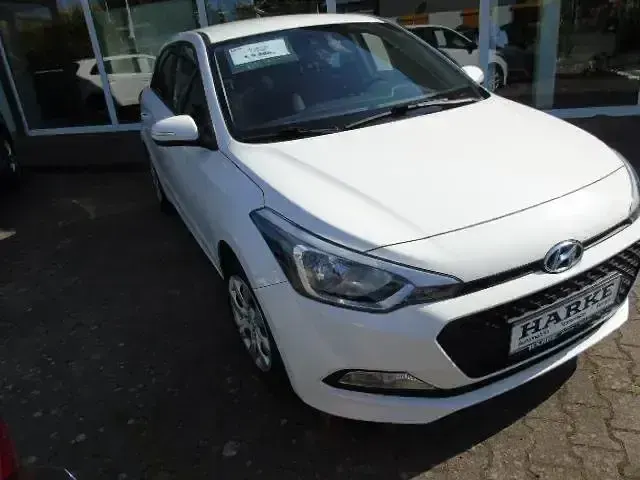 Gebraucht Hyundai i20 Trend 84 PS (61 kW) 2017 Andere Limousine