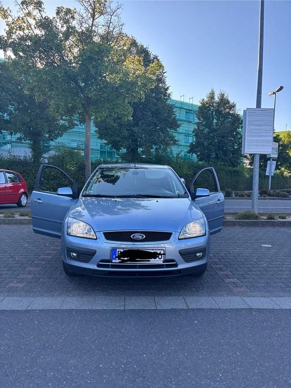 Blau Gebraucht 2006 Ford Focus Limousine | 2.200 € (Fairer Preis) - Bild 1/4