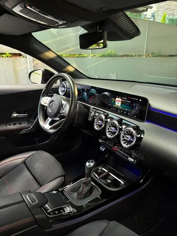 Gebraucht Mercedes A180 AMG line 136 PS (100 kW) 2018 Schwarz Limousine