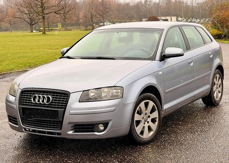 Silber Gebraucht 2004 Audi A3 Sportback Attraction Kleinwagen | 2.990 € (Guter Preis) - Bild 1/4
