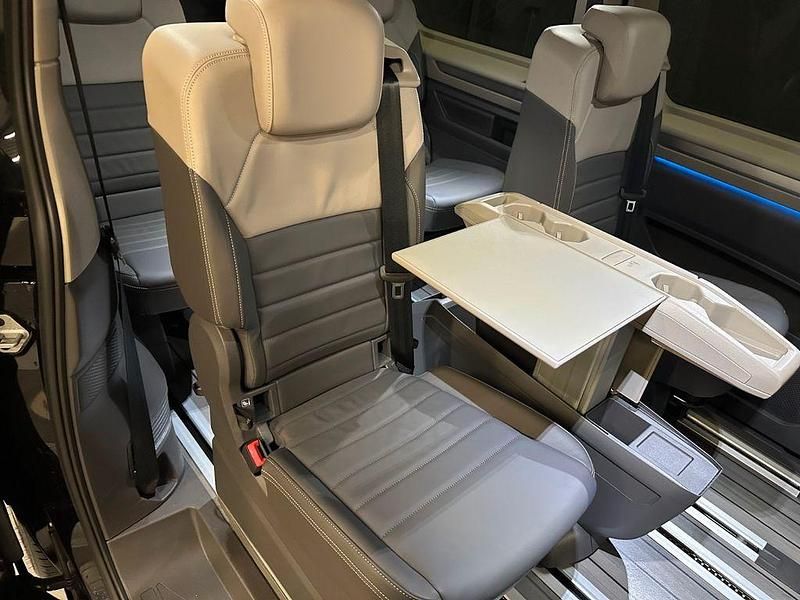 Gebraucht VW Multivan Style 150 PS (110 kW) 2024 Schwarz Van