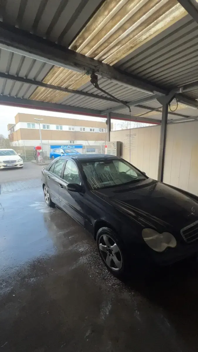 Gebraucht Mercedes C180 129 PS (94 kW) 2001 Andere farben Limousine