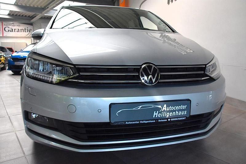 Silber Gebraucht 2021 VW Touran Van / Kleinbus | 15.880 € (Superpreis) - Bild 1/4