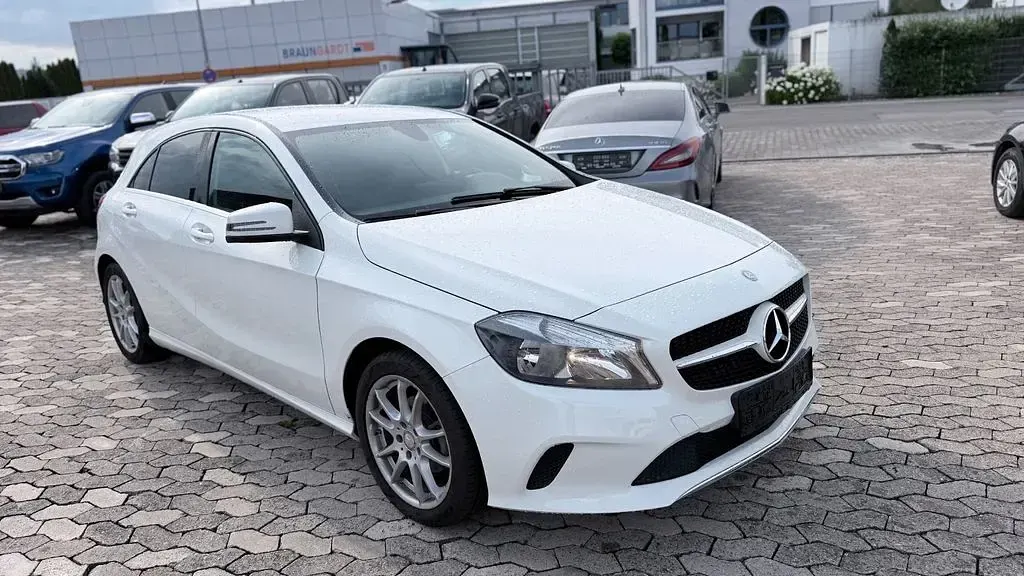 Gebraucht Mercedes A160 90 PS (66 kW) 2015 Weiß Kleinwagen