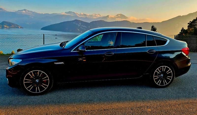 Grau Gebraucht 2014 BMW 520 Gran Turismo Luxury Line Limousine | 19.900 € (Teuer) - Bild 1/4