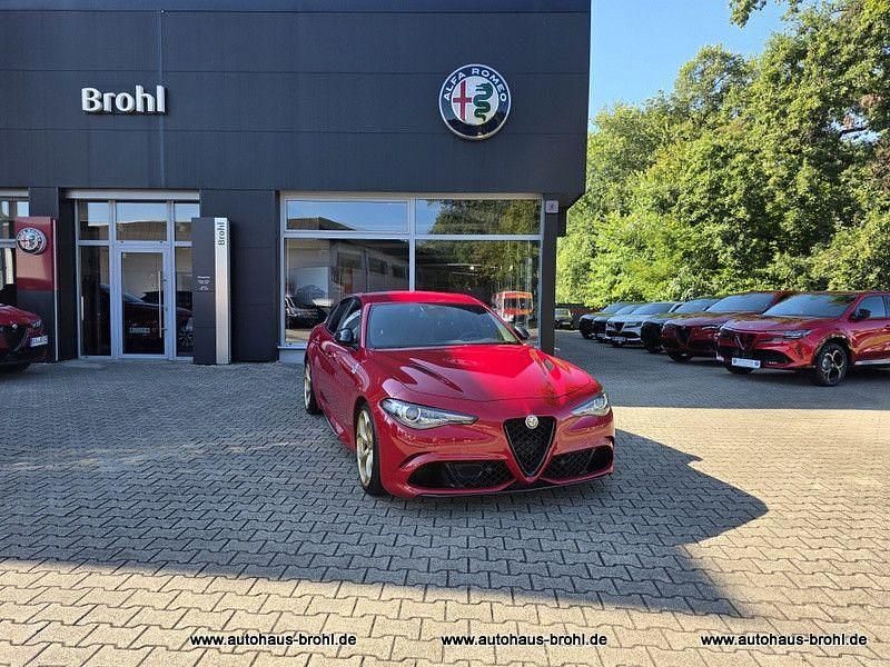 Rot Gebraucht 2021 Alfa Romeo Giulia Quadrifoglio Limousine | 61.900 € (Teuer) - Bild 1/4