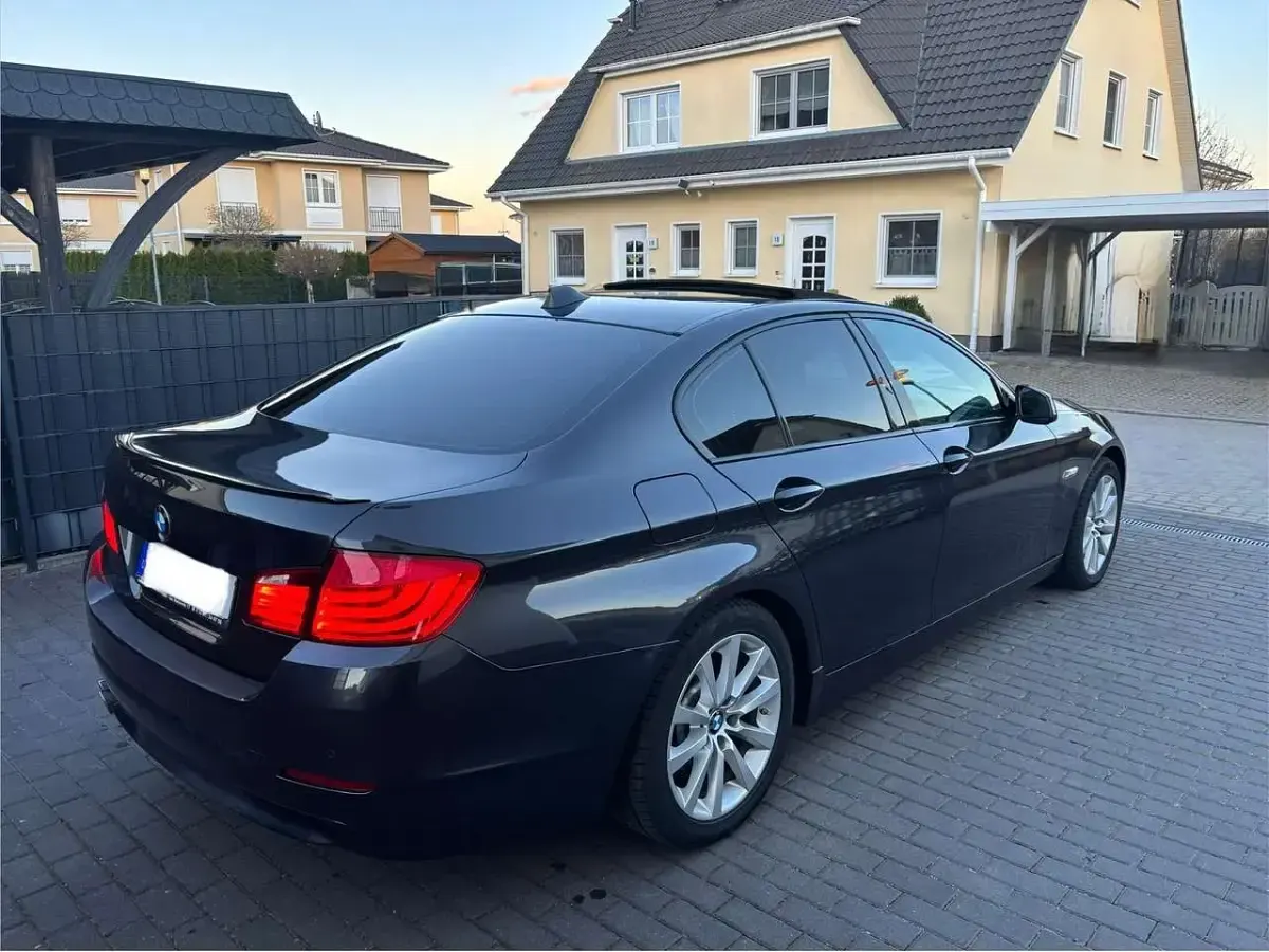 Gebraucht BMW 525 Sport Line 218 PS (160 kW) 2012 Schwarz Limousine