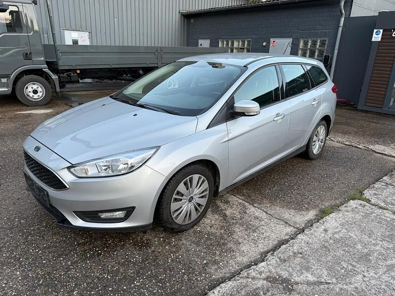 Silber Gebraucht 2017 Ford Focus Kombi | 6.999 € (Superpreis) - Bild 1/4