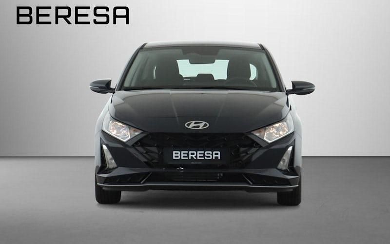 Neu Hyundai i20 Select 100 PS (73 kW) 2025 Grau Limousine