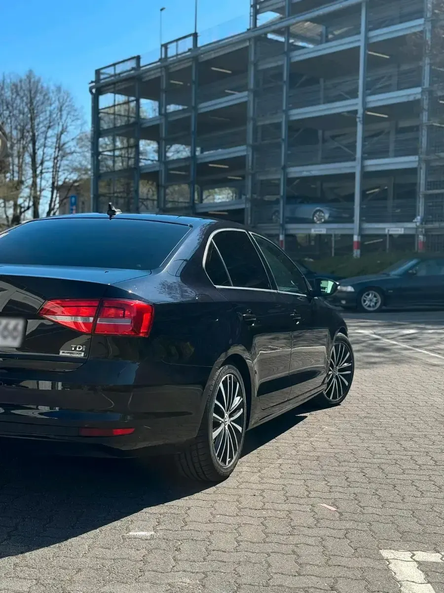 Second-hand VW Jetta 150 CP (110 kW) 2015 Negru Berlinǎ
