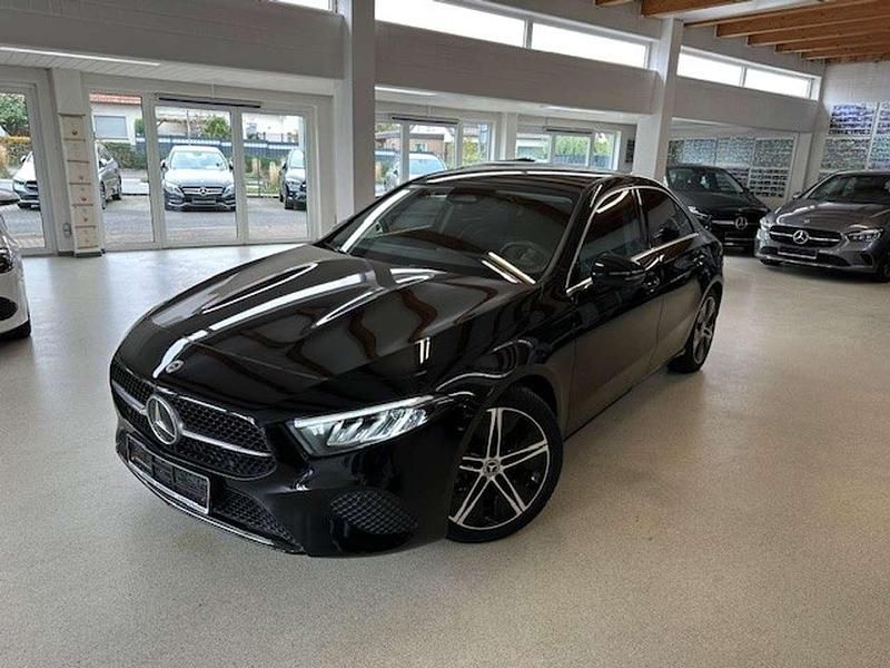 Gebraucht Mercedes A200 Advanced 150 PS (110 kW) 2024 Kosmosschwarz metallic Limousine