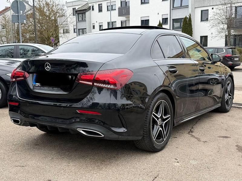 Gebraucht Mercedes A200 163 PS (119 kW) 2020 Kosmosschwarz Limousine
