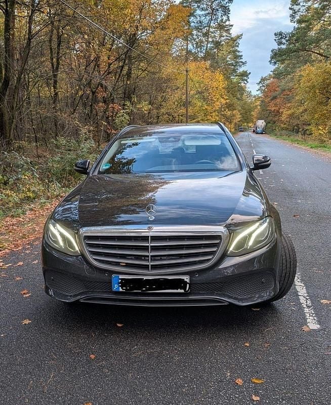 Gebraucht Mercedes E220 194 PS (142 kW) 2018 Schwarz Kombi