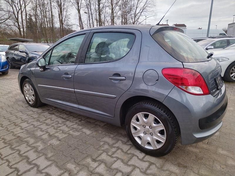 Gebraucht Peugeot 207 Tendance 95 PS (69 kW) 2011 Grau Limousine