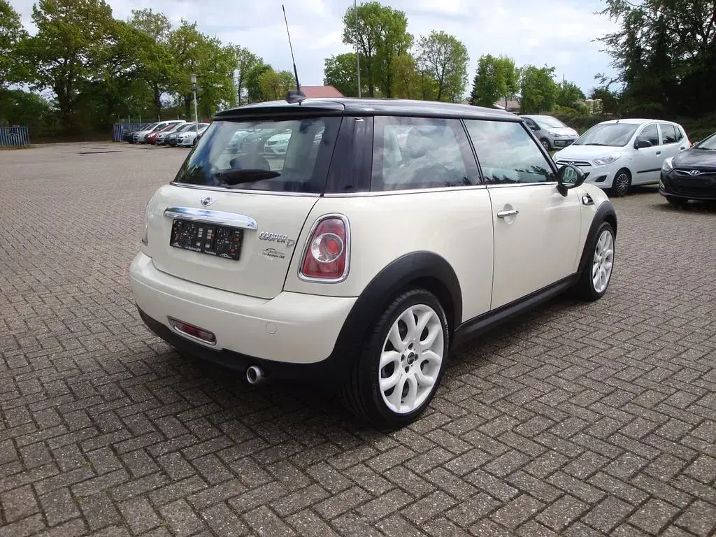 Używany Mini Cooper D 111 KM (81 kW) 2014 Biały Hatchback
