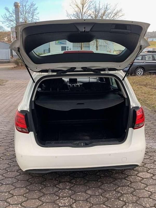 Gebraucht Mercedes B180 122 PS (89 kW) 2015 Van / Kleinbus