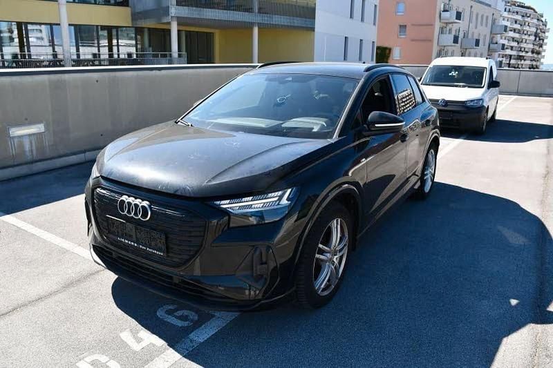 Schwarz Gebraucht 2021 Audi Q4 e-tron SUV | 25.620 € (Superpreis) - Bild 1/4