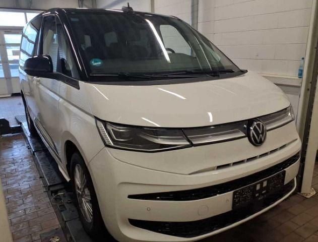 Gebraucht VW Multivan Life 204 PS (150 kW) 2024 Candyweiß Van