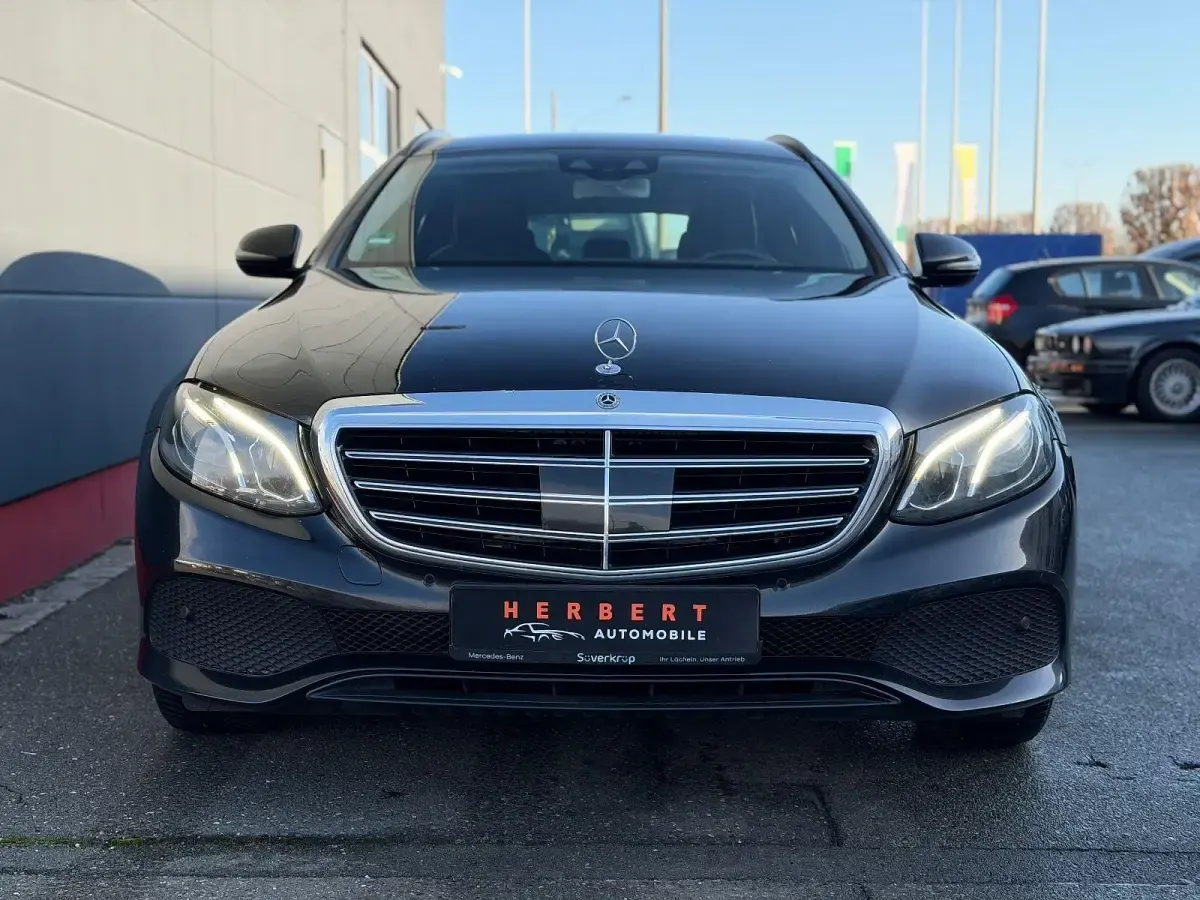 Gebraucht Mercedes E200 150 PS (110 kW) 2018 Schwarz Kombi