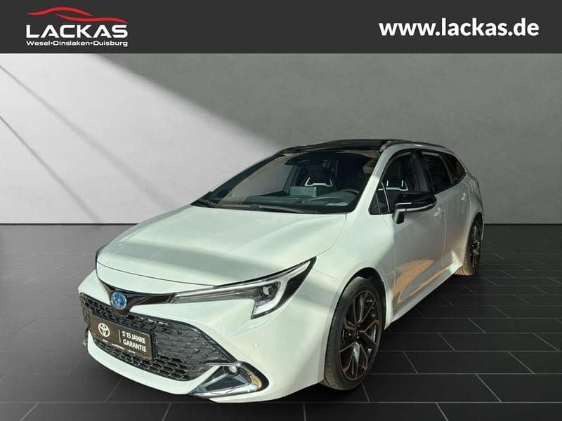Dynamic grey metallic Neu 2025 Toyota Corolla Lounge Kombi | 38.950 € (Teuer) - Bild 1/4