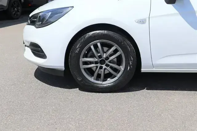 Gebraucht Opel Astra Edition 145 PS (106 kW) 2022 Schneeweiss Kleinwagen