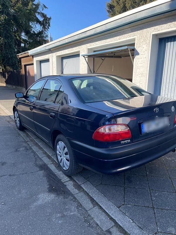 Gebraucht Toyota Avensis 129 PS (94 kW) 2001 Blau Limousine