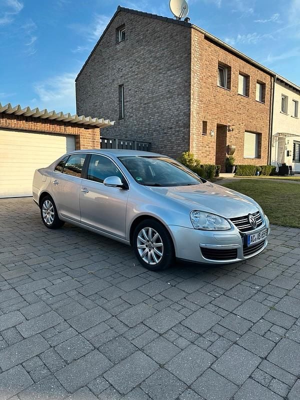 Silber Gebraucht 2007 VW Jetta Comfortline Limousine | 4.700 € (Fairer Preis) - Bild 1/4