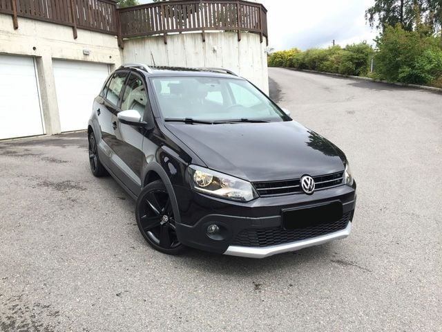 Schwarz metallic Gebraucht 2012 VW Polo Cross Sport Kleinwagen | 12.600 € - Bild 1/4