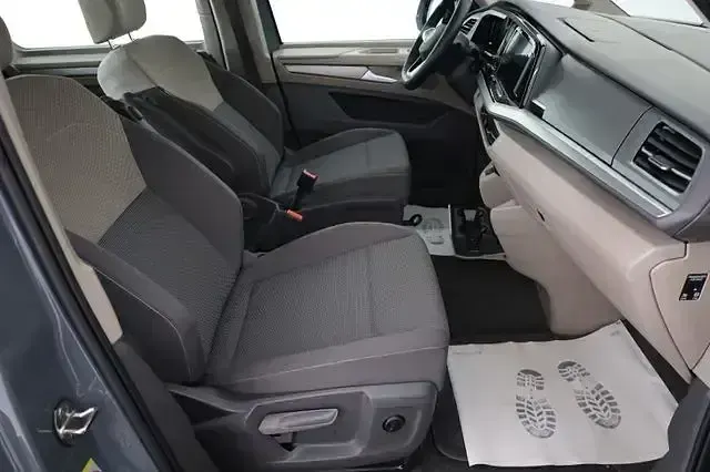 Gebraucht VW Multivan Life 150 PS (110 kW) 2024 Grau Van / Kleinbus
