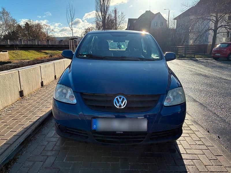 Blau Gebraucht 2009 VW Fox Refresh Kleinwagen | 2.000 € (Fairer Preis) - Bild 1/4