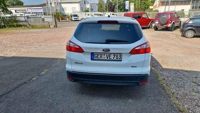 Gebraucht Ford Focus SYNC Edition 125 PS (91 kW) 2013 Weiß Limousine