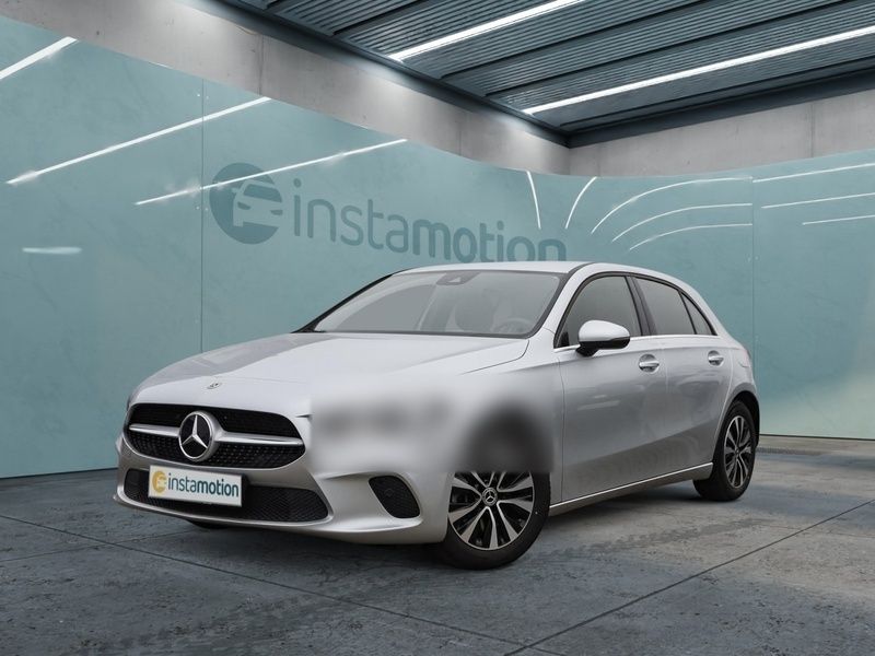 Silber Gebraucht 2022 Mercedes A200 Style Limousine | 26.477 € (Fairer Preis) - Bild 1/4