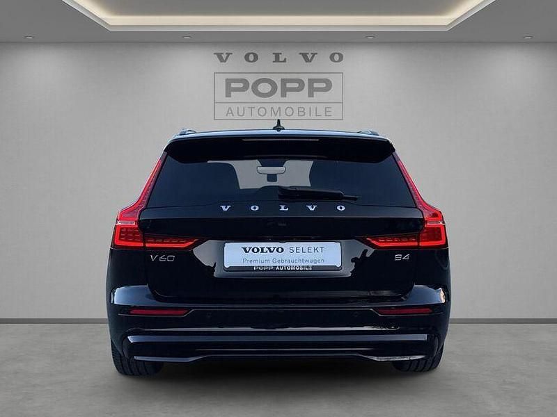 Gebraucht Volvo V60 Plus 197 PS (144 kW) 2024 Onyx black Kombi