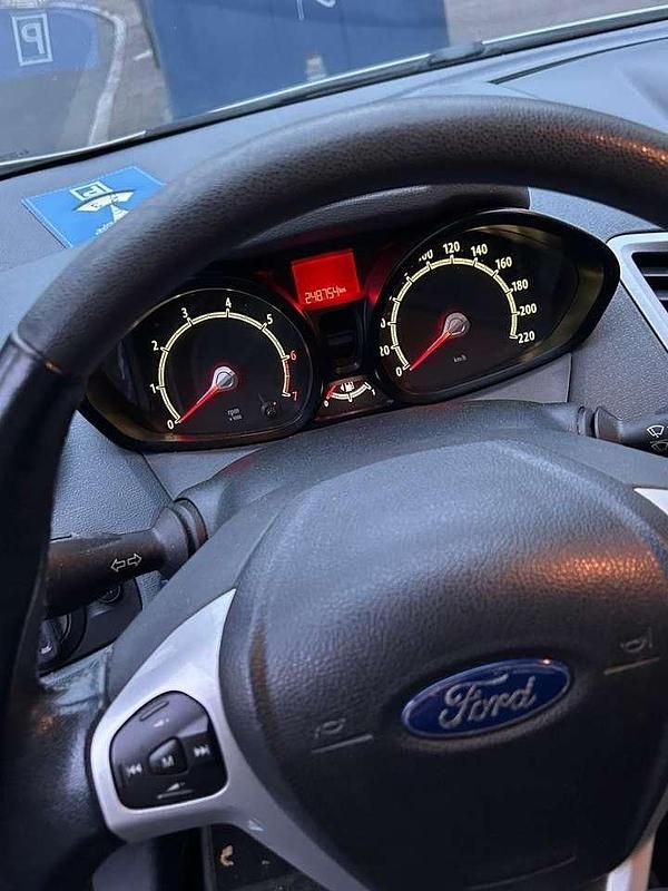 Gebraucht Ford Fiesta Trend 82 PS (60 kW) 2009 Weiß Kleinwagen