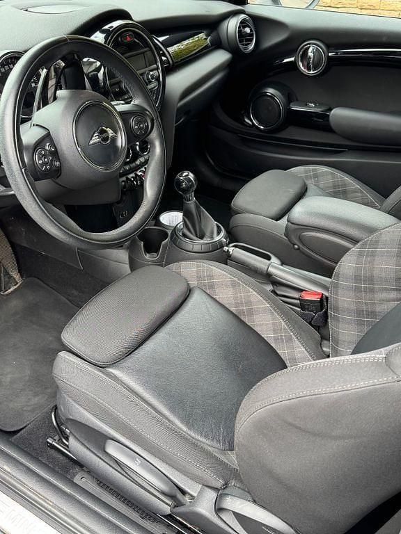 Gebraucht Mini Cooper 136 PS (100 kW) 2014 Schwarz Kleinwagen