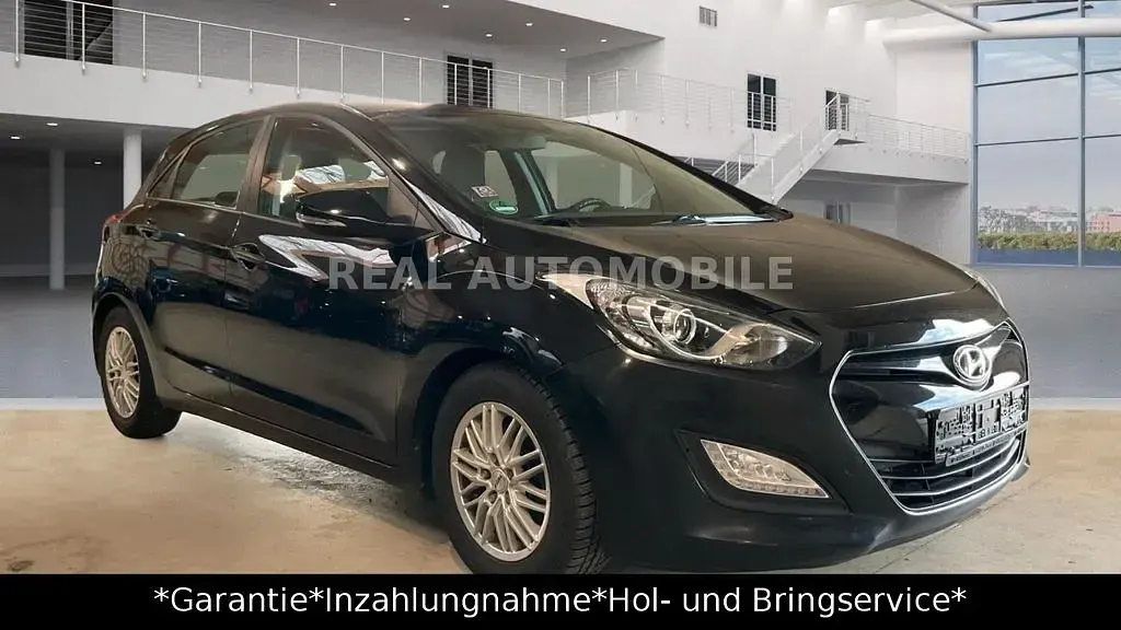Gebraucht Hyundai i30 90 PS (66 kW) 2014 Phantom black Limousine