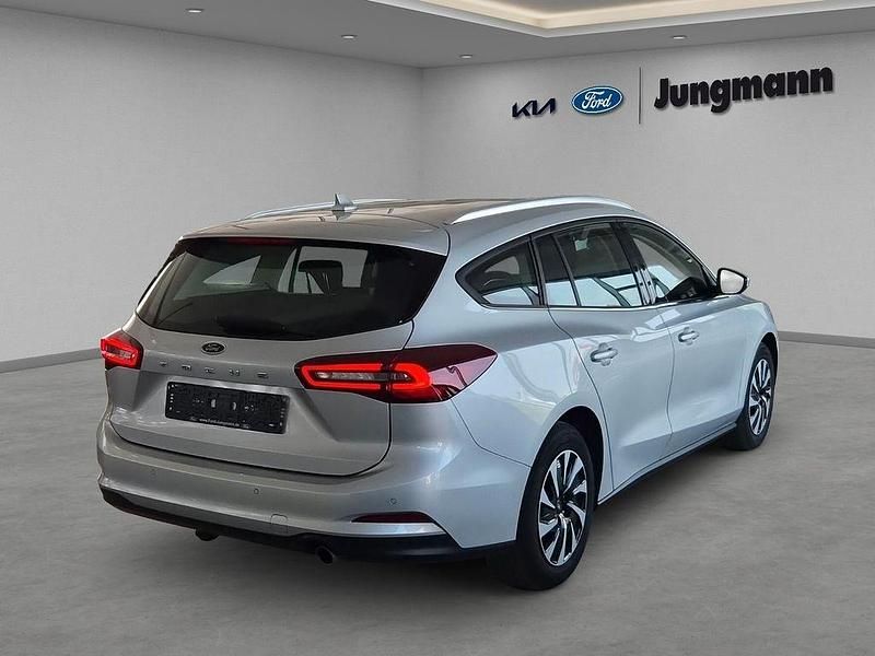 Gebraucht Ford Focus Titanium 125 PS (91 kW) 2023 Silber Limousine