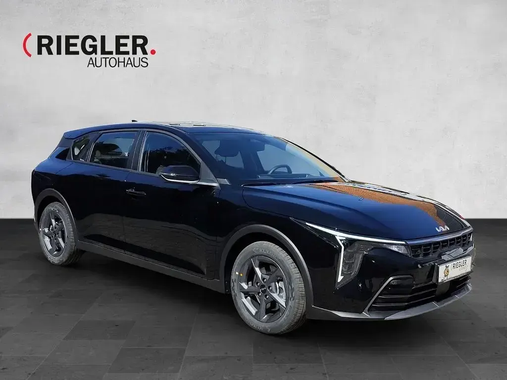Neu Kia K4 150 PS (110 kW) 2026 Schwarz Limousine
